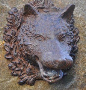 Stèle du loup à Tilff (détail)